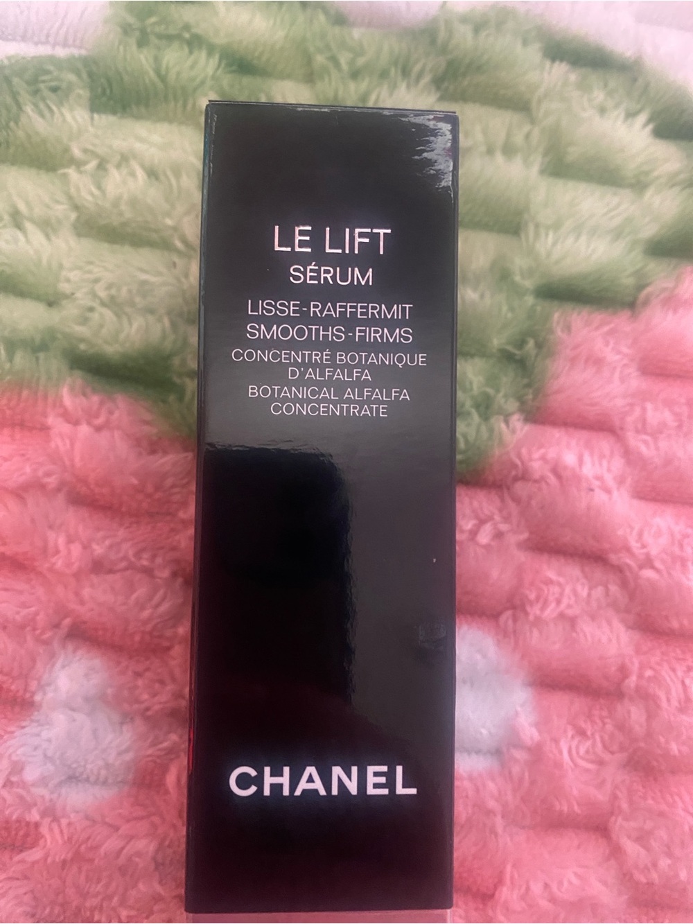 CHANEL Le Lift Sérum - Cream Pink Bottle with Black Cap
